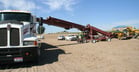 Het wegtransport in bulk in grote vrachtwagens van fritesaardappelen